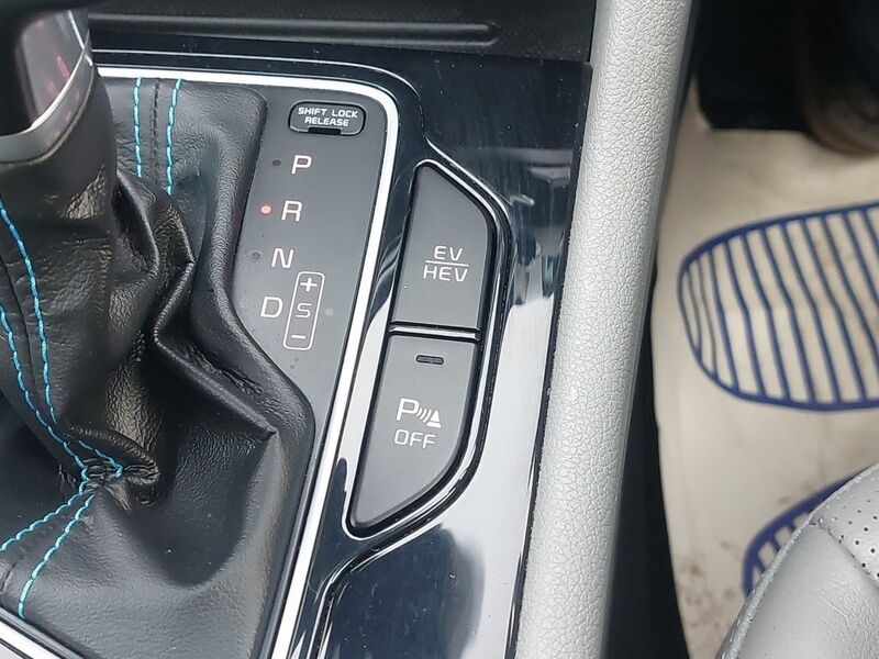 More views of Kia Niro