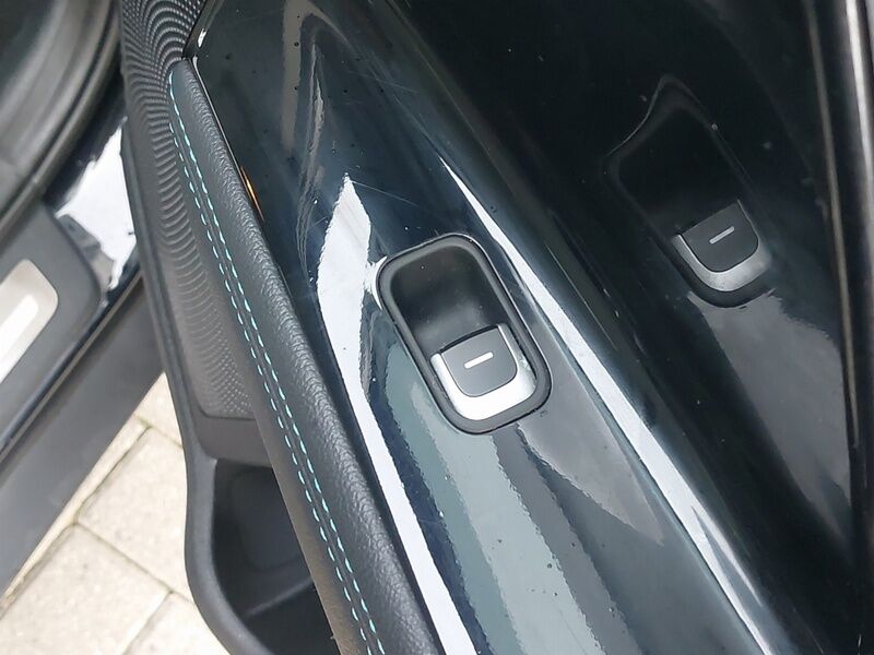 More views of Kia Niro