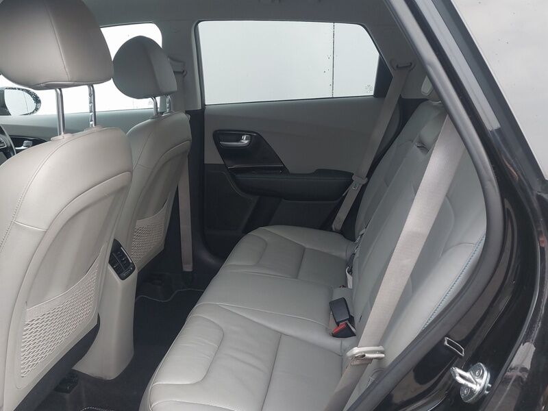 More views of Kia Niro