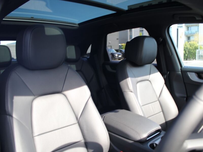 More views of Porsche Cayenne