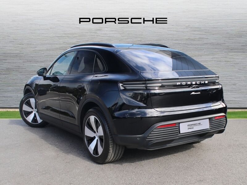 More views of Porsche Macan