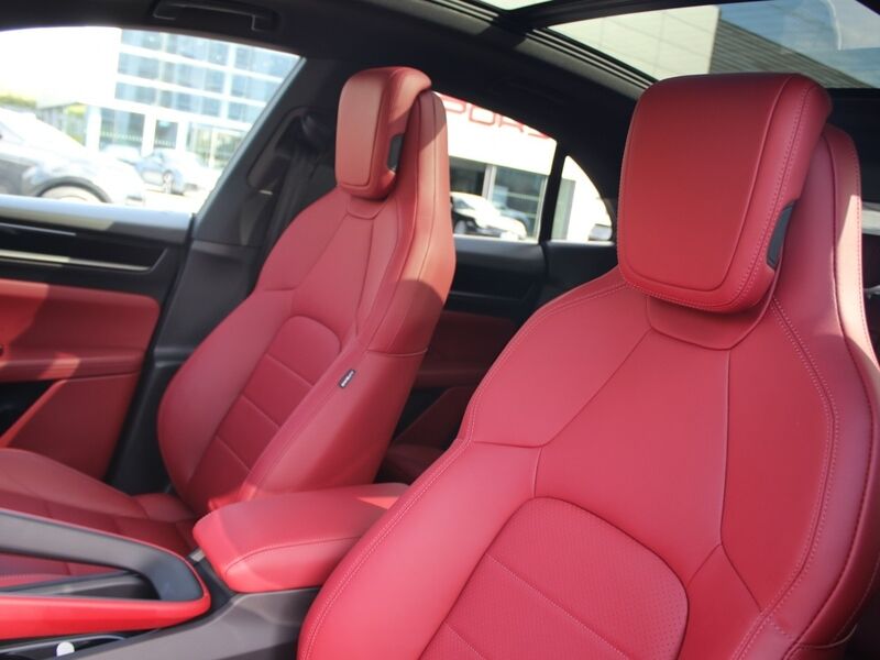 More views of Porsche Macan