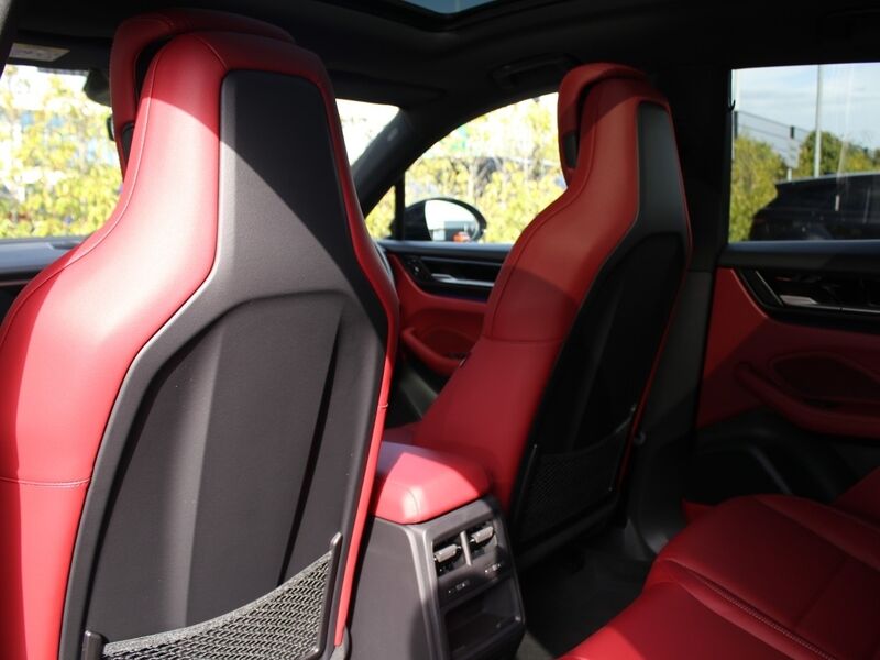 More views of Porsche Macan