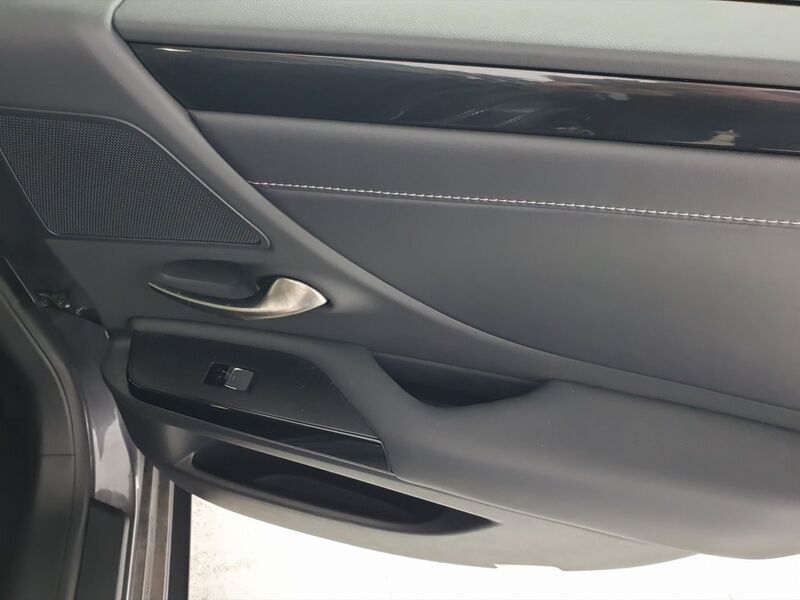More views of Lexus ES