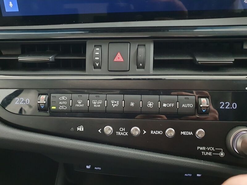 More views of Lexus ES