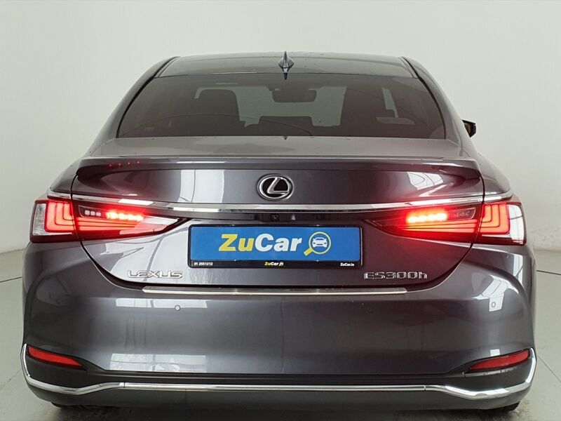 More views of Lexus ES