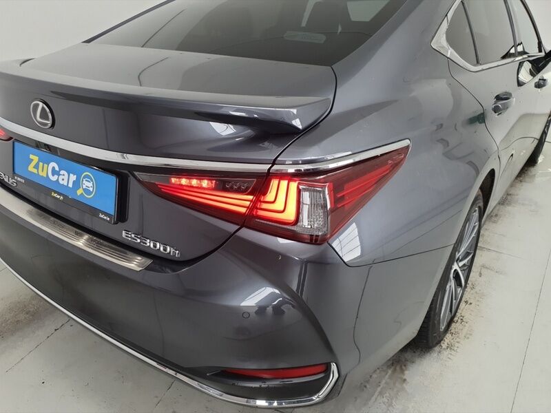 More views of Lexus ES