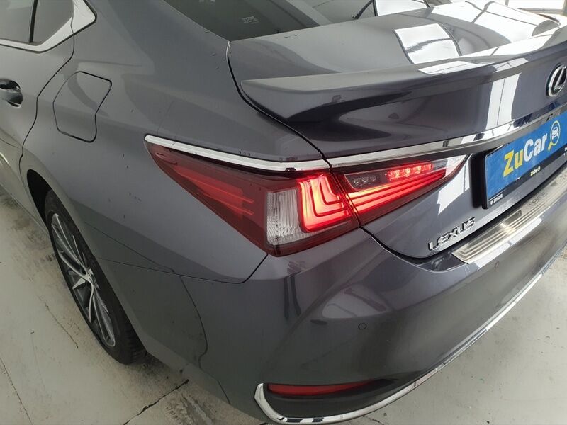 More views of Lexus ES