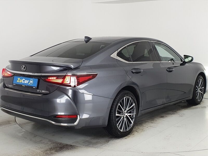 More views of Lexus ES