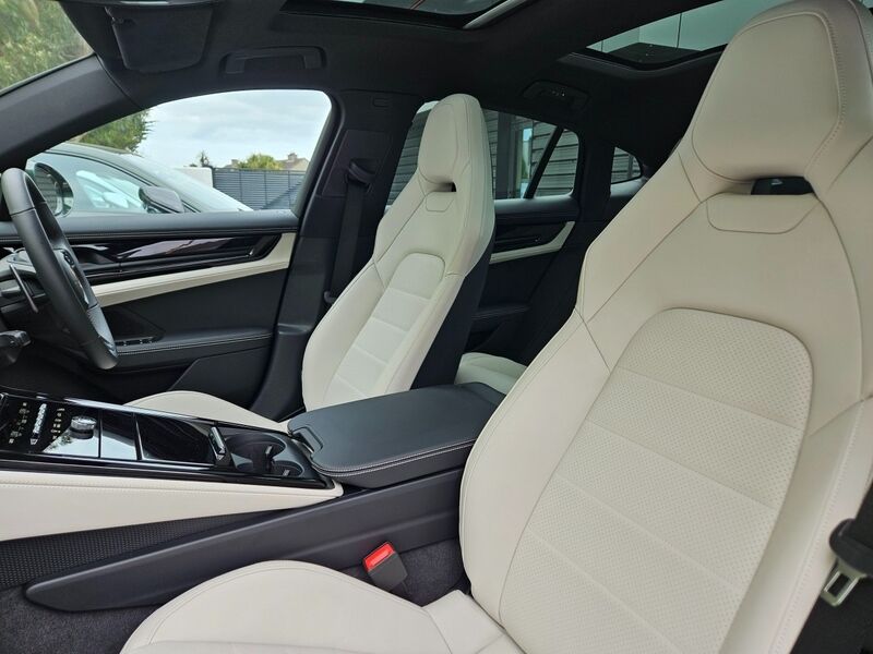 More views of Porsche Panamera
