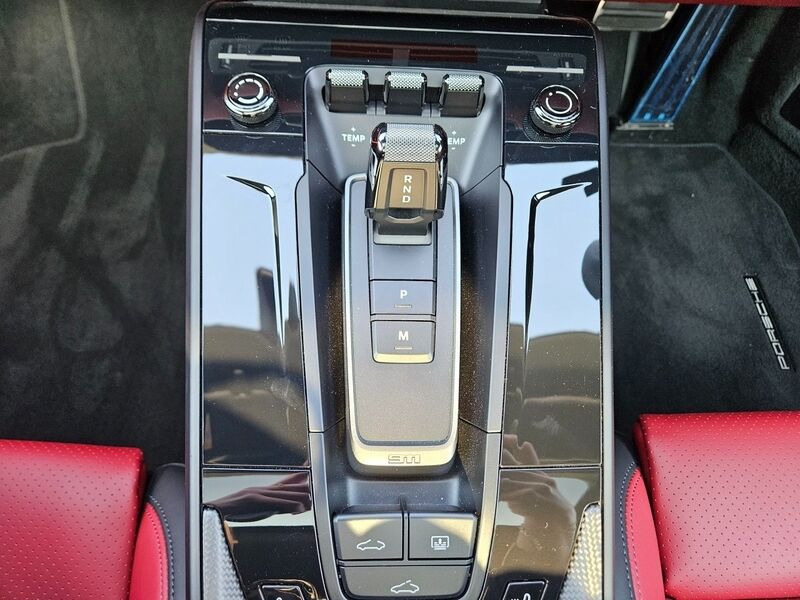 More views of Porsche 911
