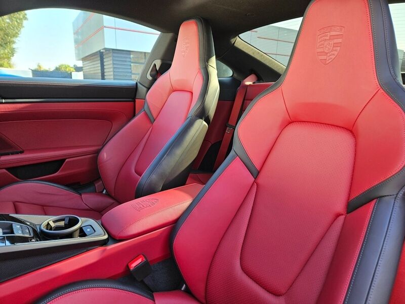 More views of Porsche 911