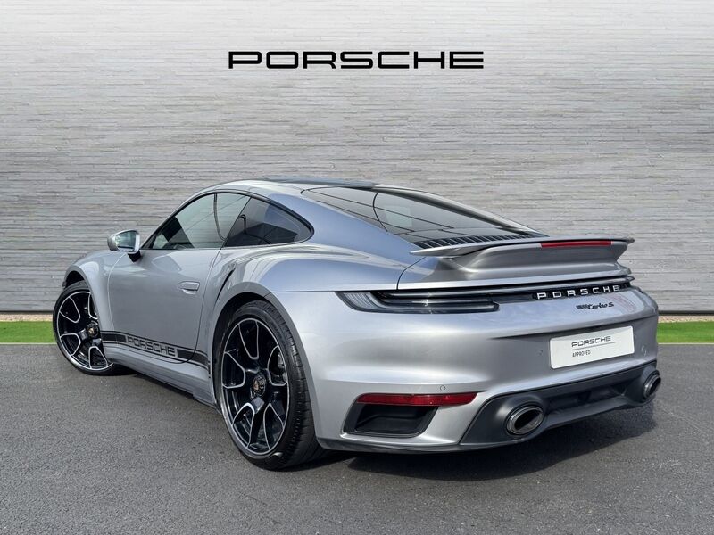 More views of Porsche 911