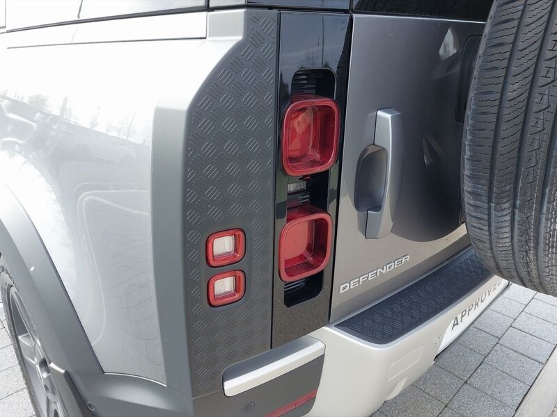 More views of Land Rover Defender