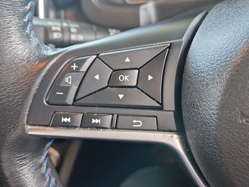 More views of Nissan Leaf