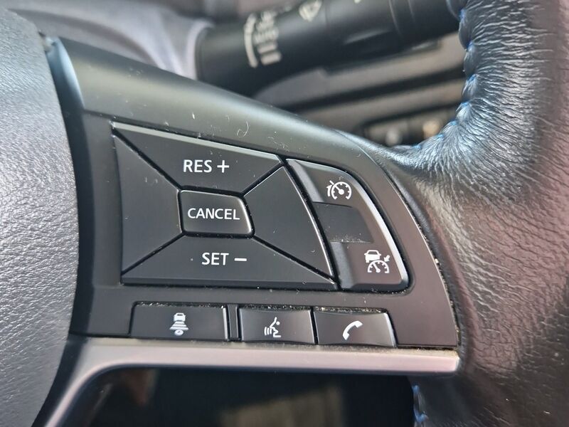 More views of Nissan Leaf