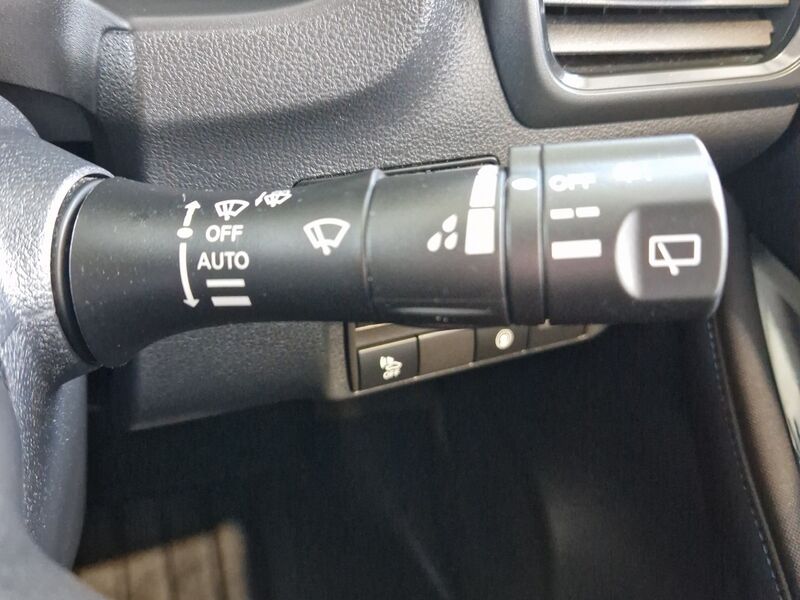 More views of Nissan Leaf