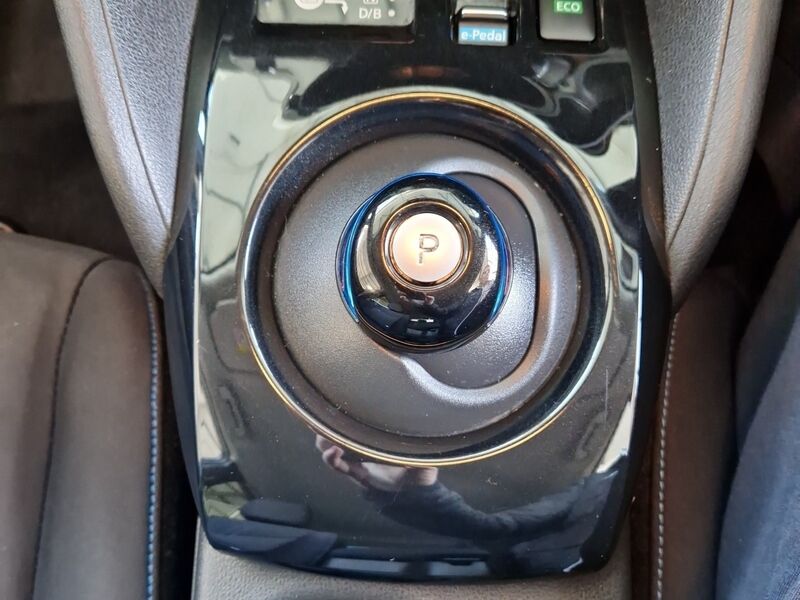More views of Nissan Leaf