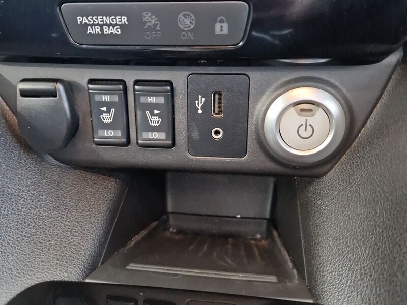 More views of Nissan Leaf