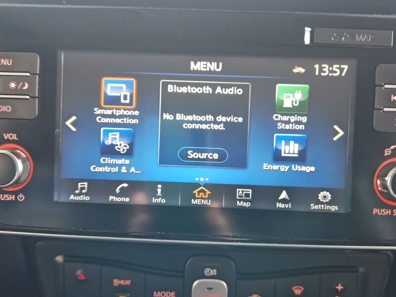 More views of Nissan Leaf