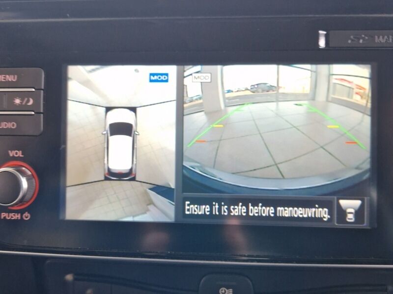 More views of Nissan Leaf
