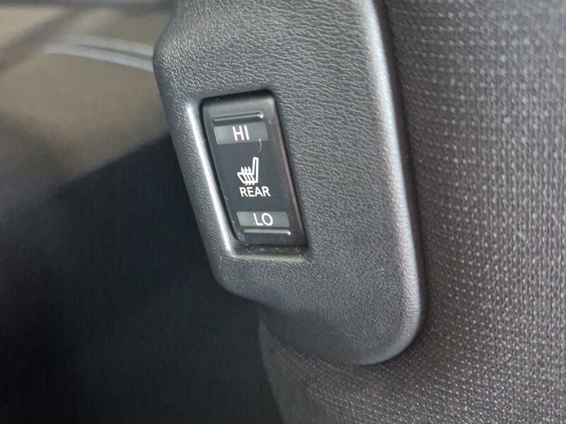 More views of Nissan Leaf