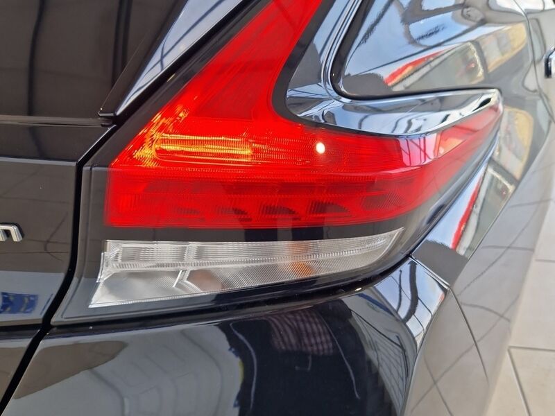 More views of Nissan Leaf