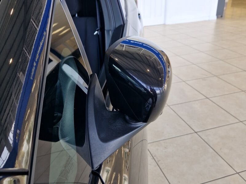 More views of Nissan Leaf