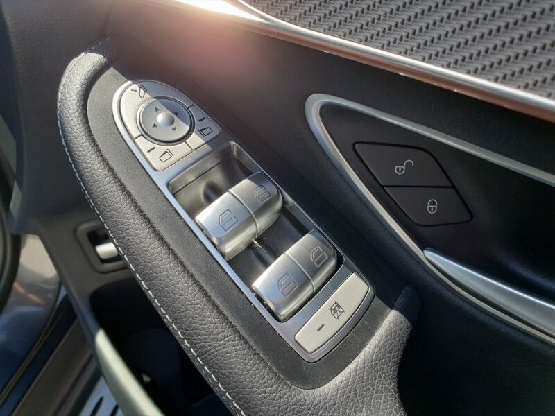 More views of Mercedes-Benz EQC