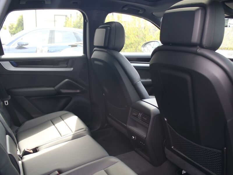 More views of Porsche Cayenne