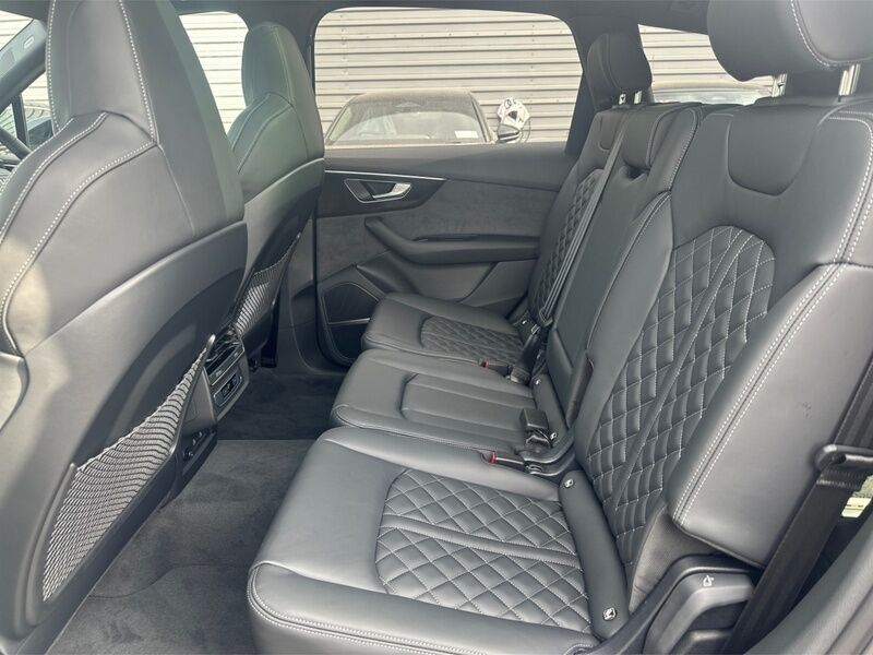 More views of Audi Q7