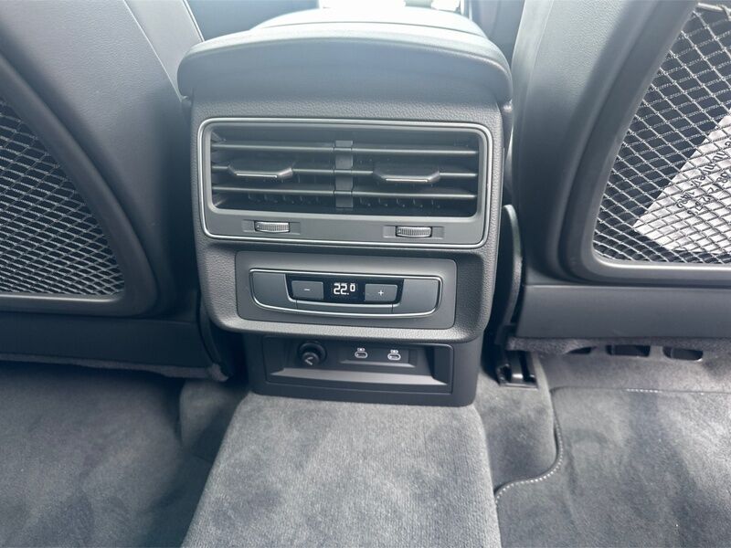 More views of Audi Q7