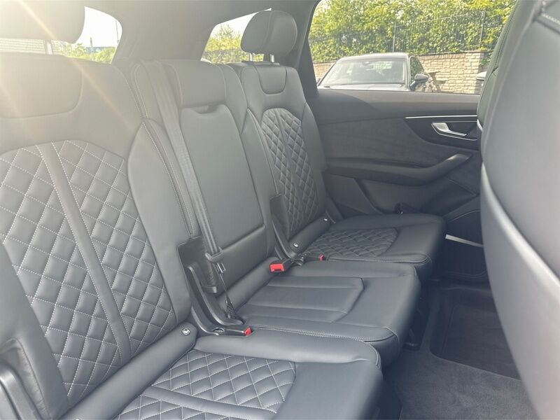 More views of Audi Q7