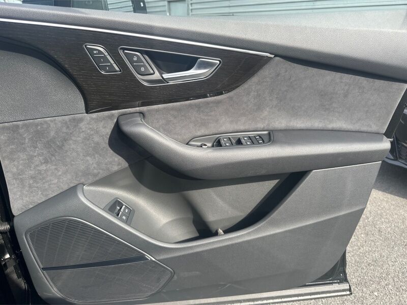 More views of Audi Q7
