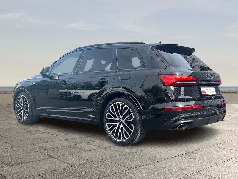 More views of Audi Q7