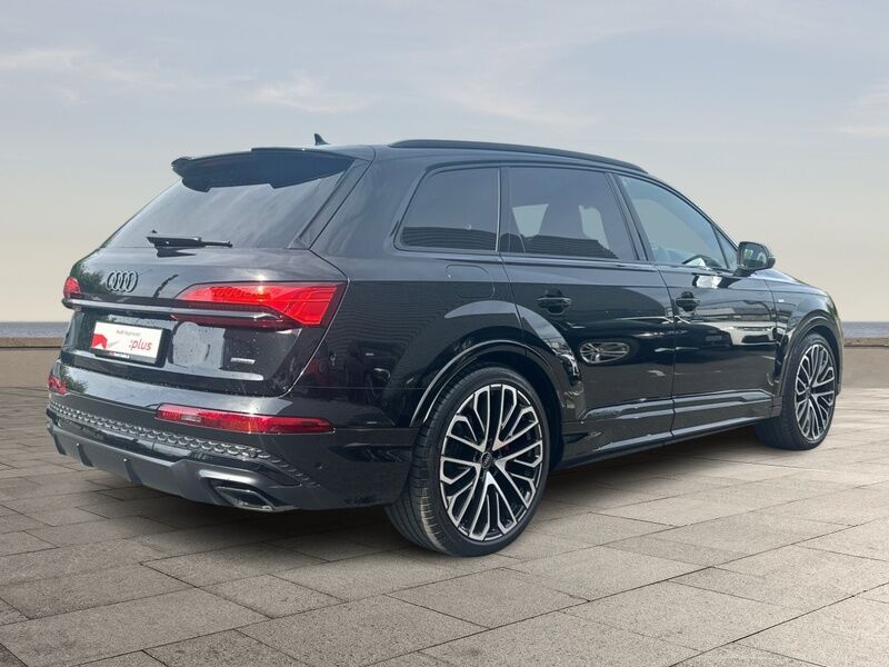 More views of Audi Q7