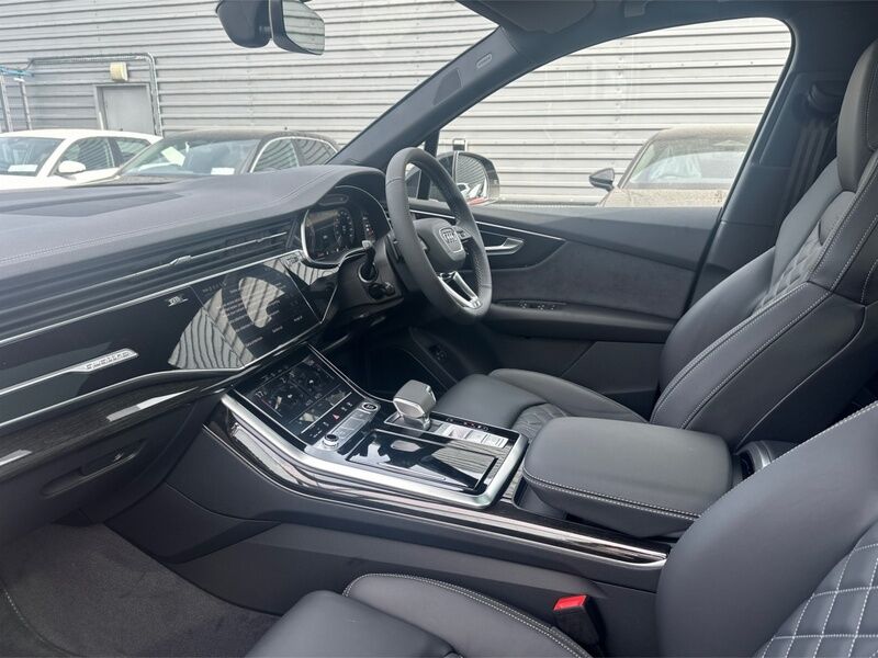 More views of Audi Q7