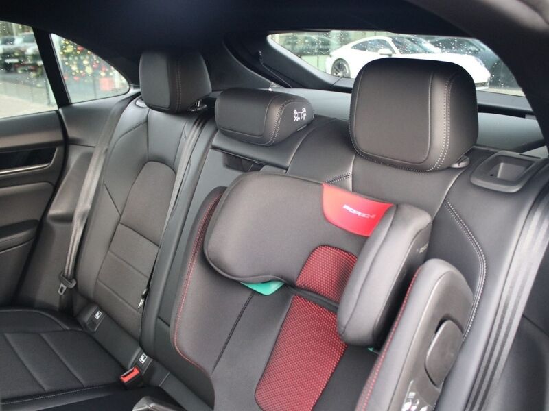 More views of Porsche Macan