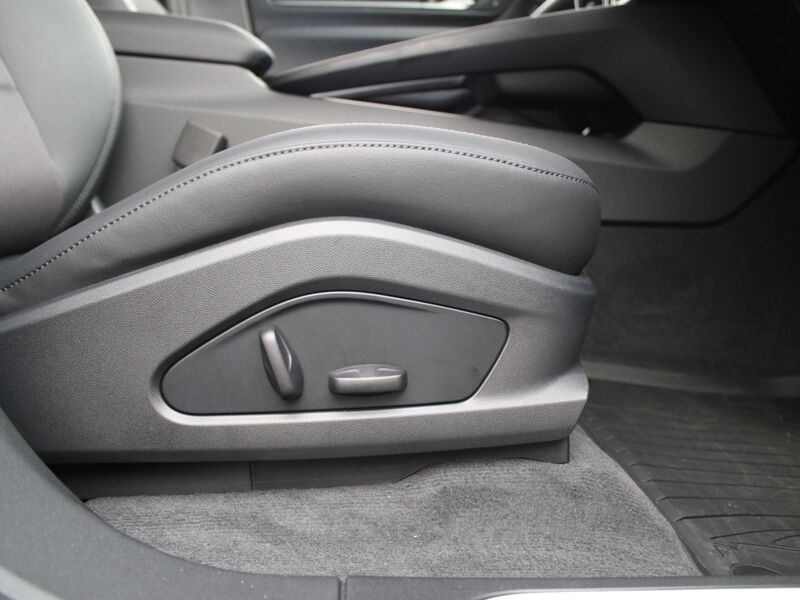 More views of Porsche Macan