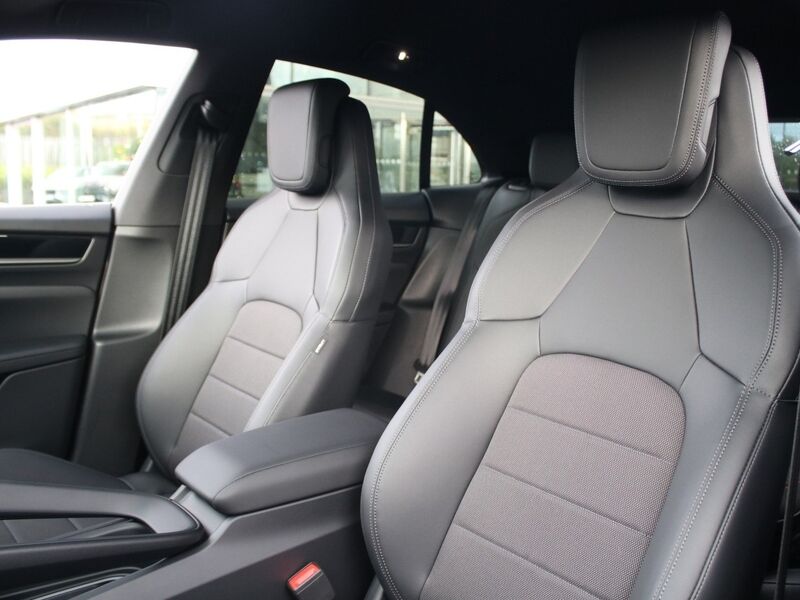 More views of Porsche Macan