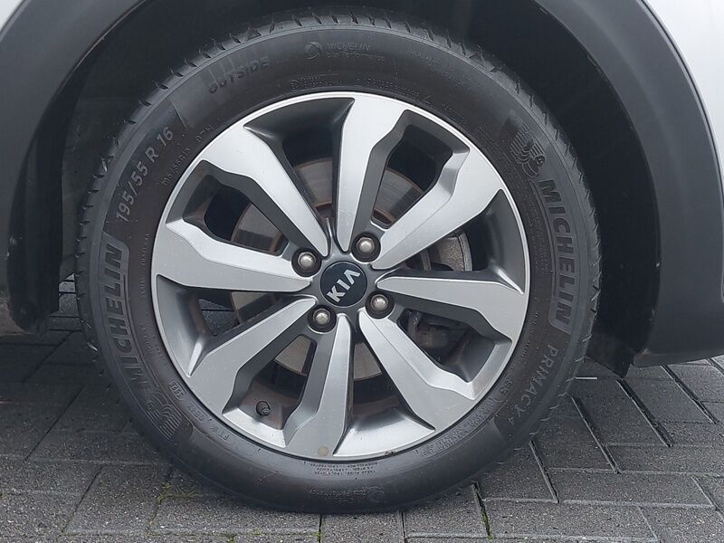 More views of Kia Stonic