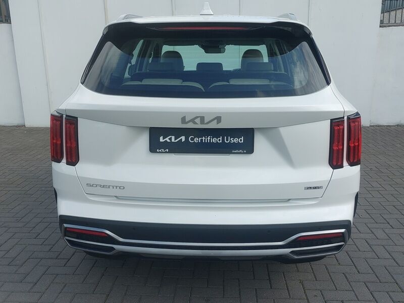 More views of Kia Sorento