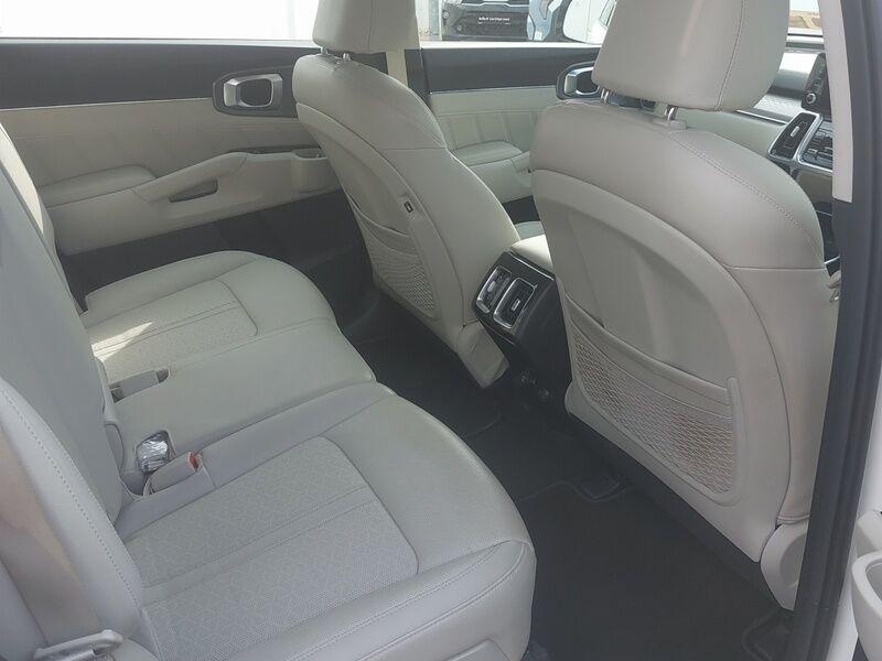 More views of Kia Sorento
