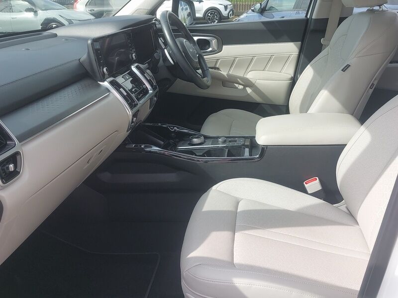 More views of Kia Sorento