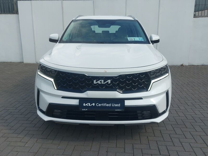 More views of Kia Sorento