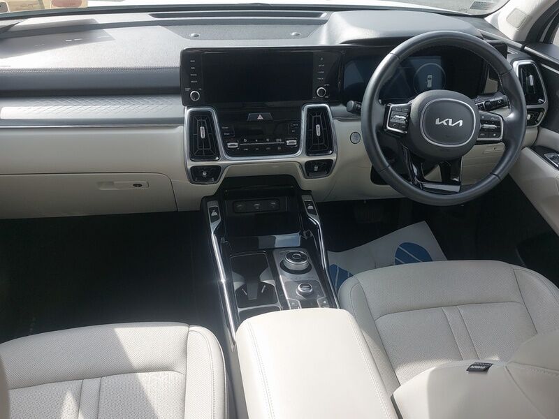 More views of Kia Sorento