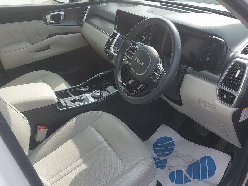 More views of Kia Sorento