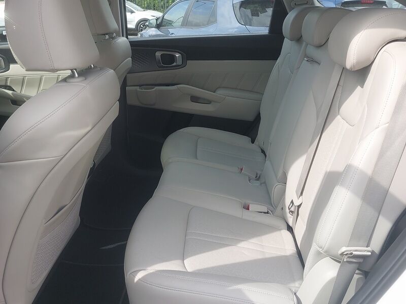 More views of Kia Sorento
