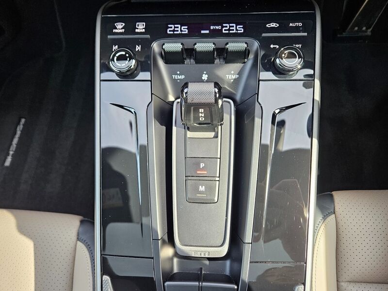 More views of Porsche 911