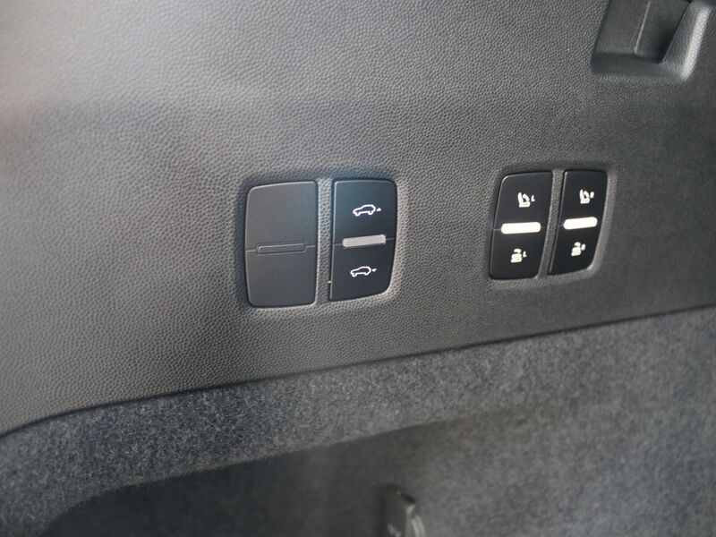 More views of Porsche Cayenne
